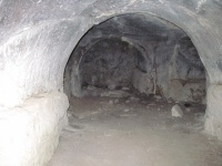 קבר במערה.JPG