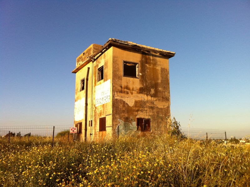 קובץ:Abandoned house.jpg