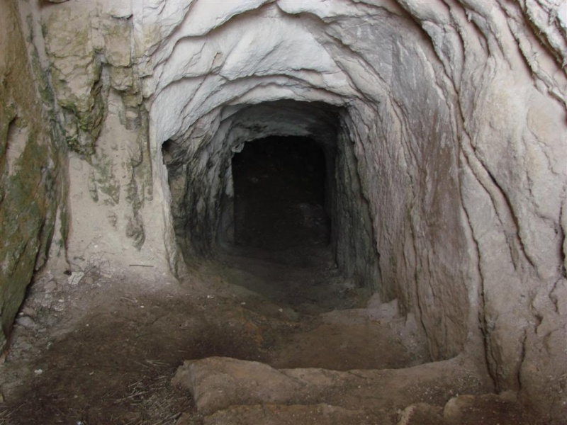 קובץ:The Prison cave in Nachal Adyraim 1 (Large).jpg