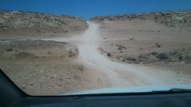 קובץ:מסעף תחילת הדרך החדשה מהמדבר לכירמיל, מצולם מסמש אדום..JPG