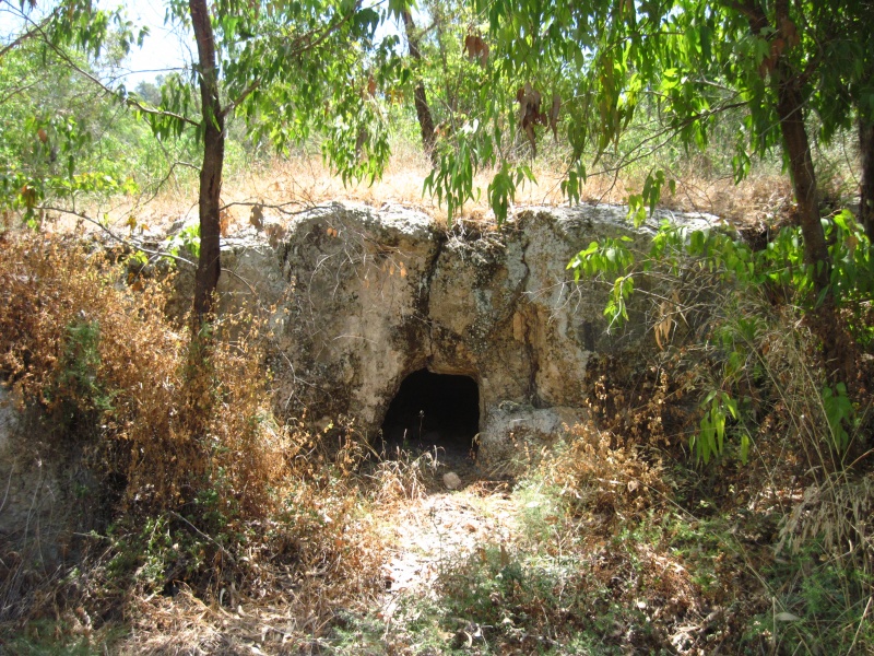 קובץ:מערהתעוז.JPG