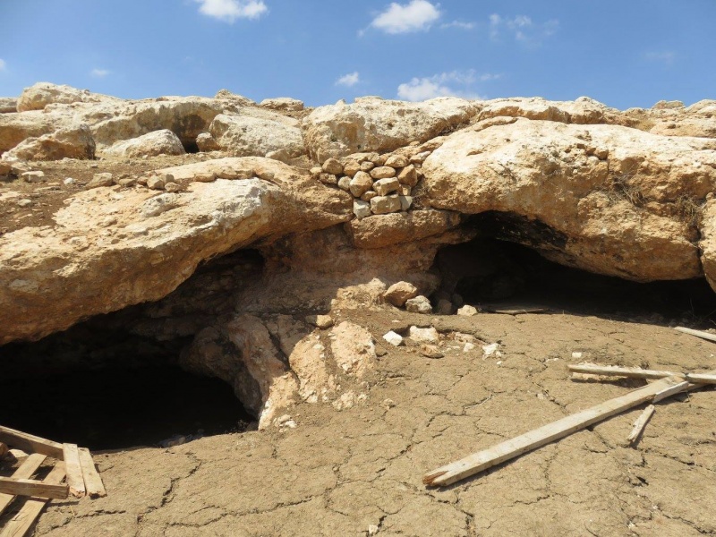 קובץ:מערותואחיתהדרוםמערב.jpg