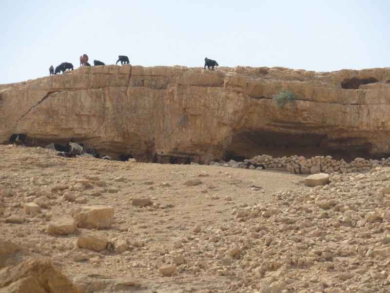 קובץ:מערותוצאןב.jpg