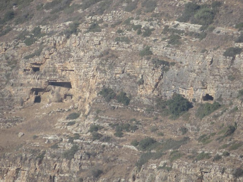 קובץ:מערתנקבות.jpg