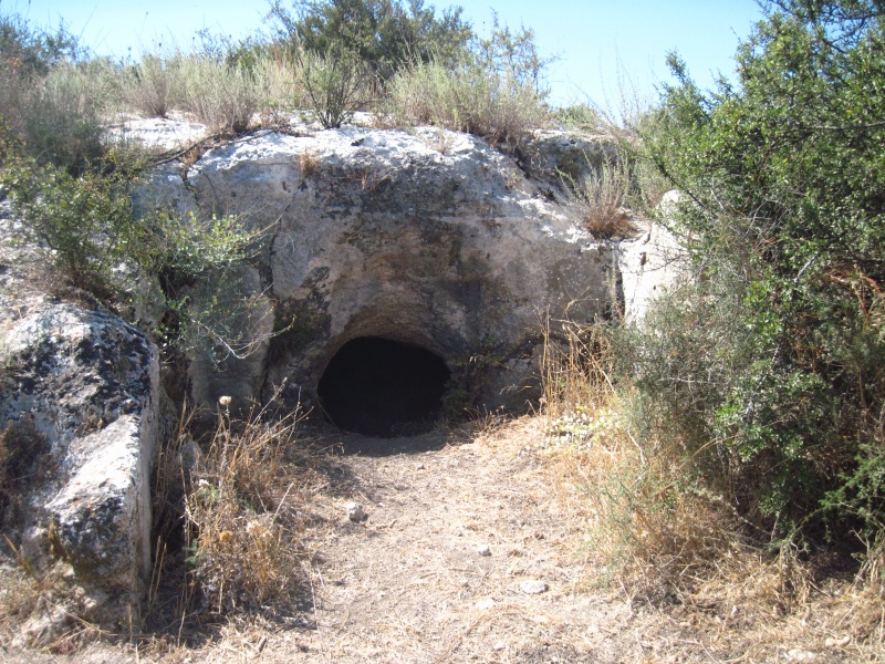 קובץ:מערתקבורהברדה.JPG