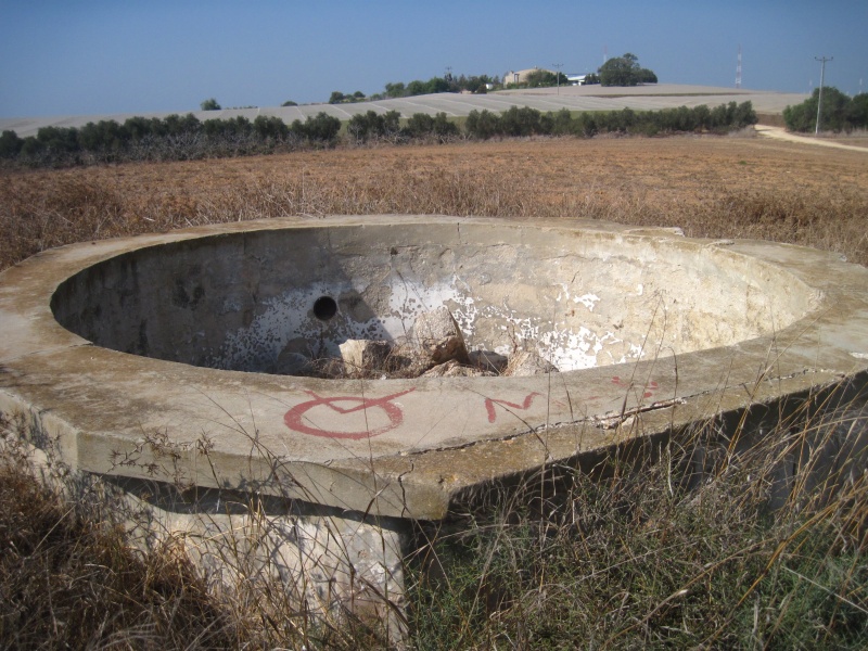 קובץ:מקורותמבניםובריכה.JPG