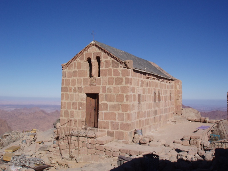 קובץ:Greek Orthodox Chapel at top of Mt Sinai.jpg