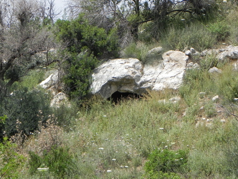 קובץ:HahotrimCave2.JPG